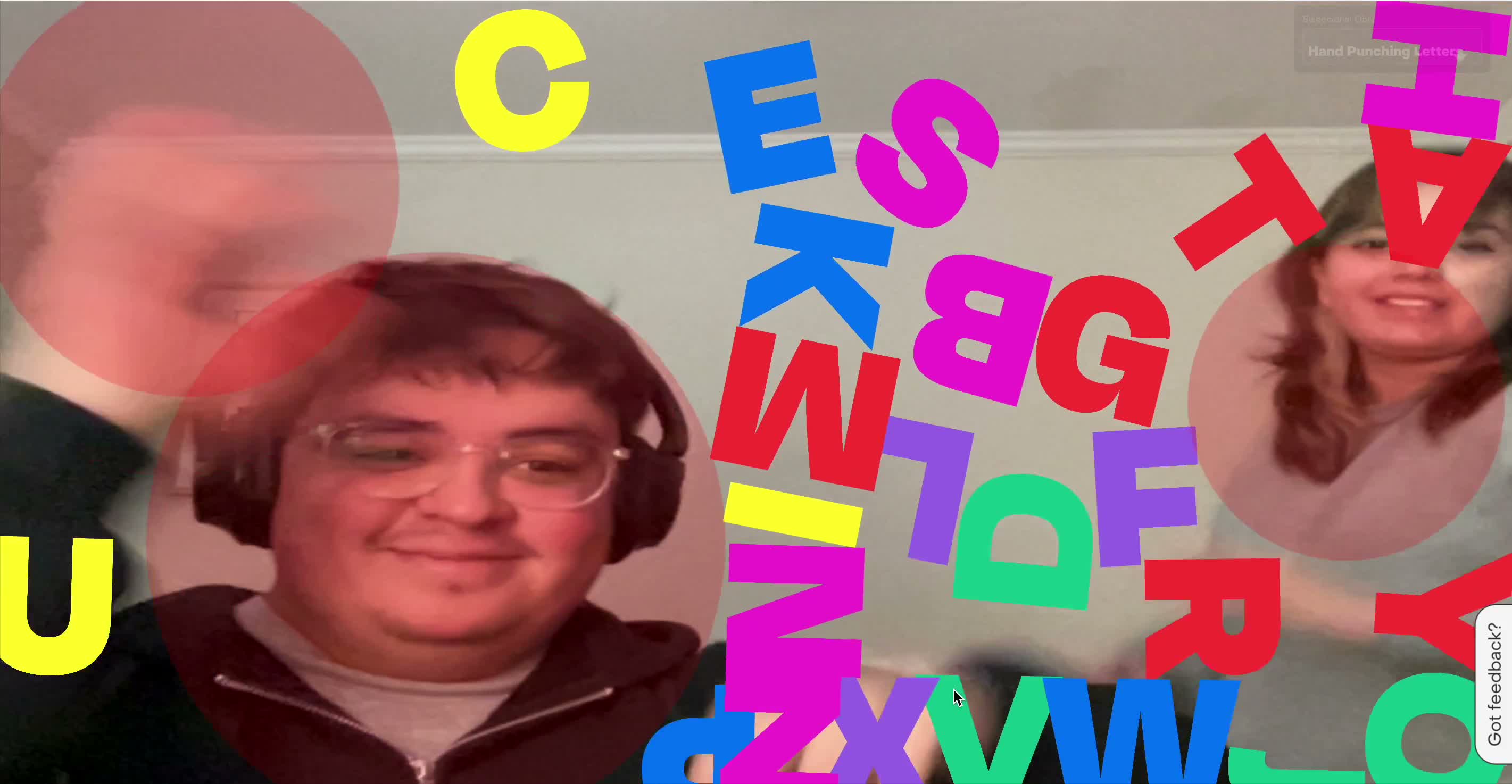 Interactive Letters — persona interactuando